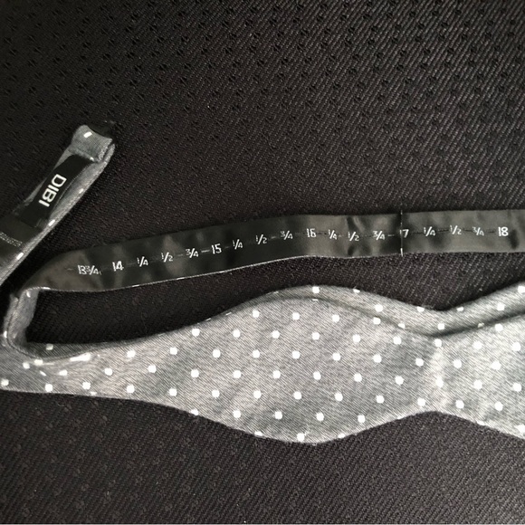 Men’s pocket squares (7) various styles and patterns, and polka dot bow tie. - Picture 2 of 3